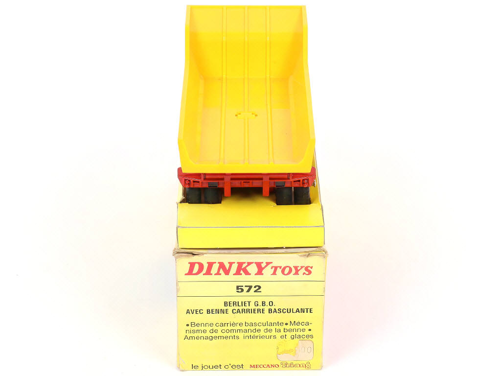 Lot 333 - DINKY TOYS (FRANCE) (1)