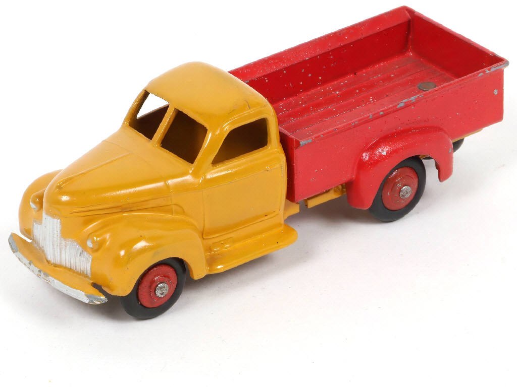 Lot 267 - DINKY TOYS (FRANCE) (1)