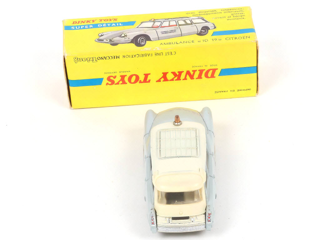 Lot 301 - DINKY TOYS (FRANCE) (1)