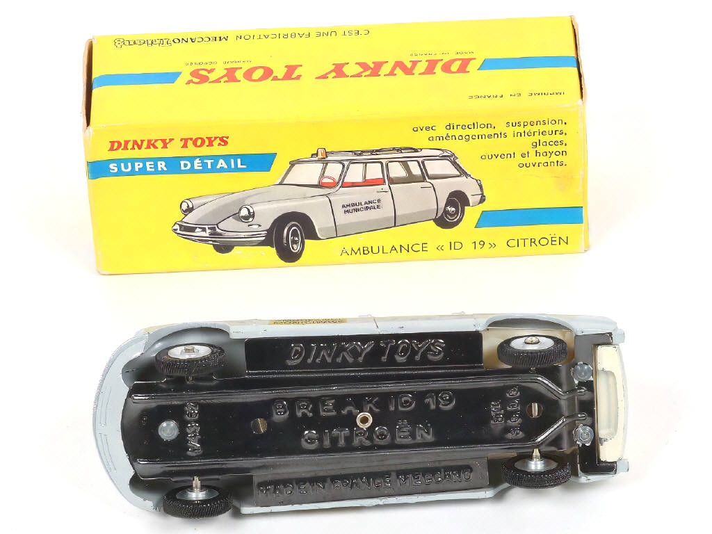 Lot 301 - DINKY TOYS (FRANCE) (1)