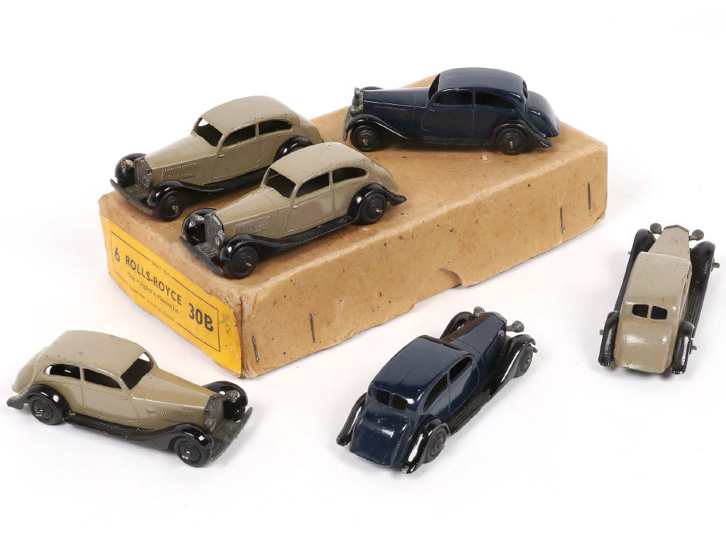 Lot 220 - DINKY TOYS (GB) (1)