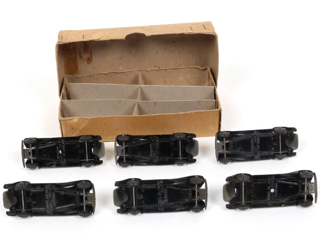 Lot 220 - DINKY TOYS (GB) (1)