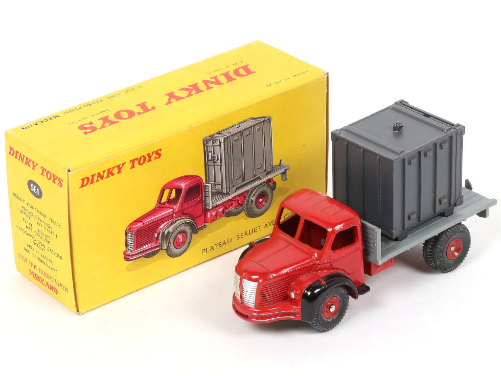 Lot 337 - DINKY TOYS (FRANCE) (1)