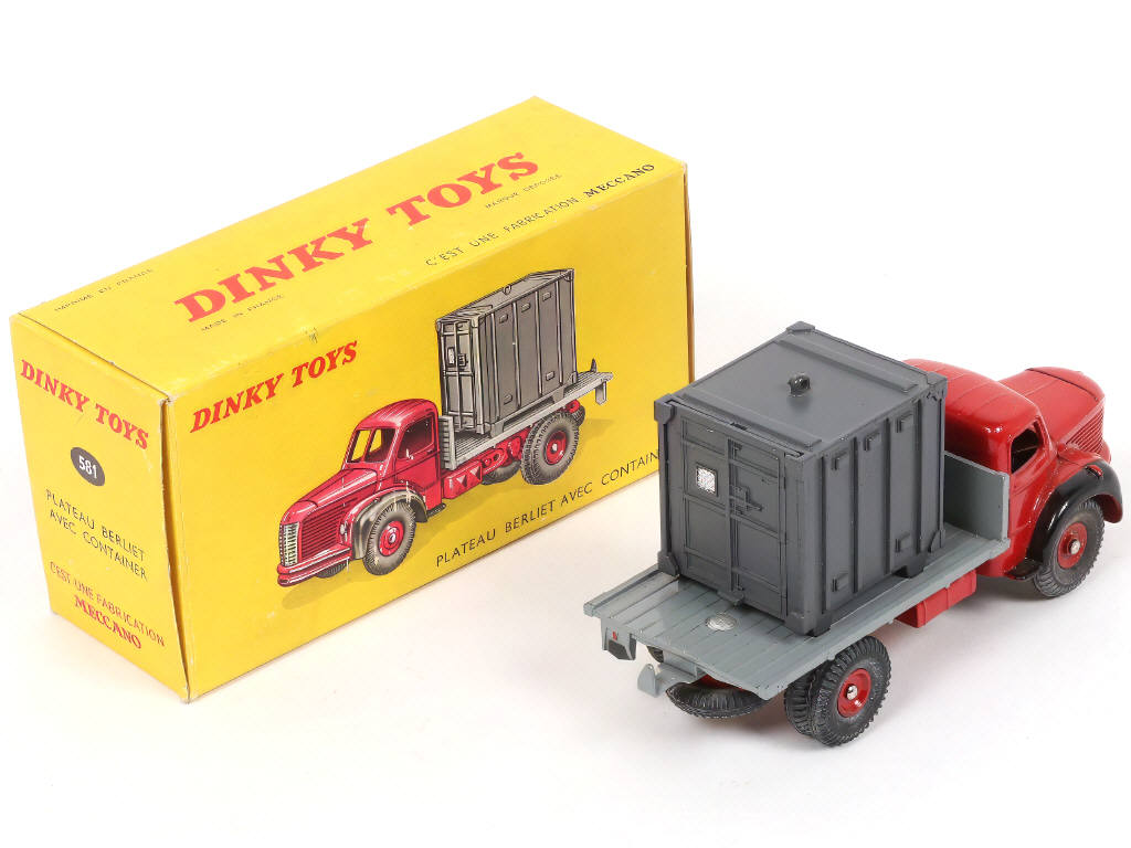 Lot 337 - DINKY TOYS (FRANCE) (1)