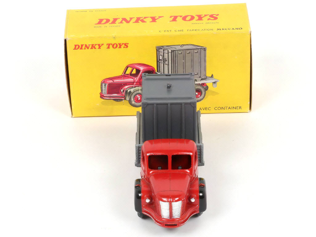 Lot 337 - DINKY TOYS (FRANCE) (1)