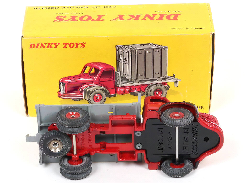 Lot 337 - DINKY TOYS (FRANCE) (1)