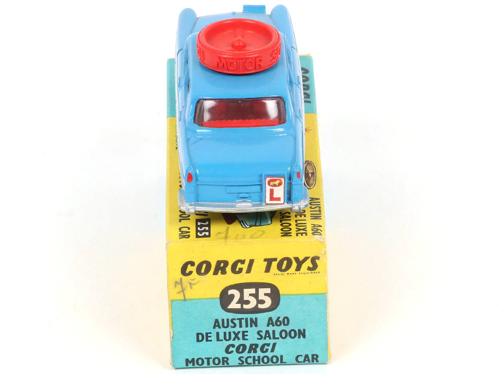 Lot 101 - CORGI TOYS (GB) (1)