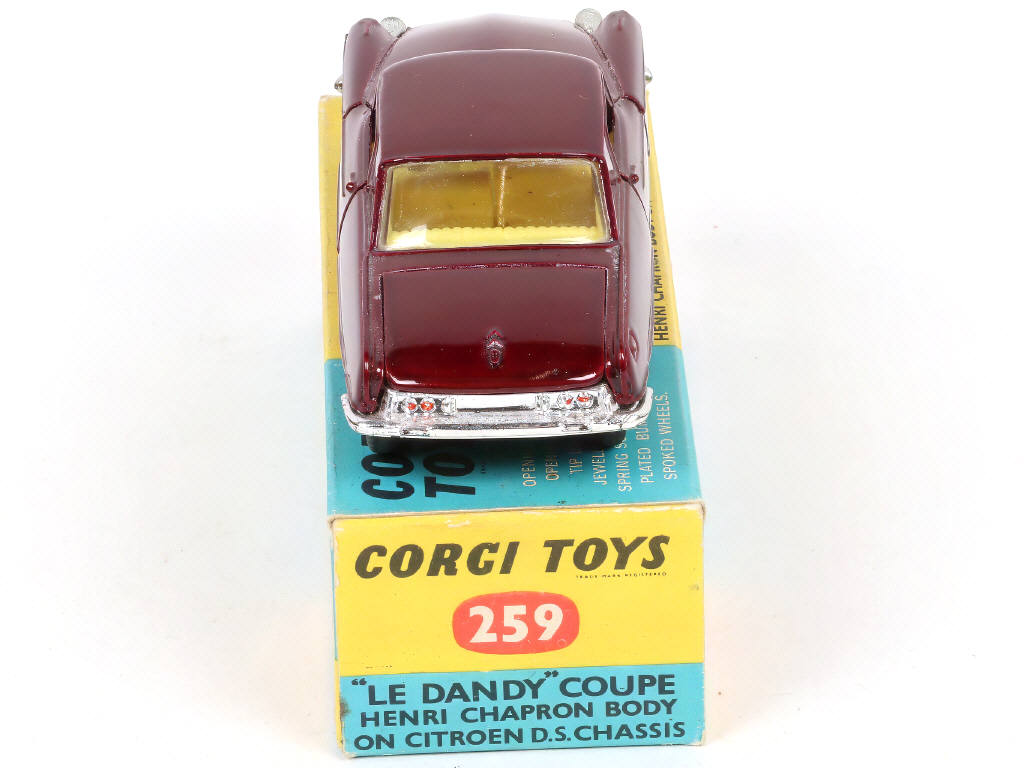 Lot 104 - CORGI TOYS (GB) (1)