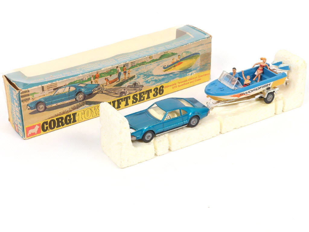 Lot 142 - CORGI TOYS (GB) (1)