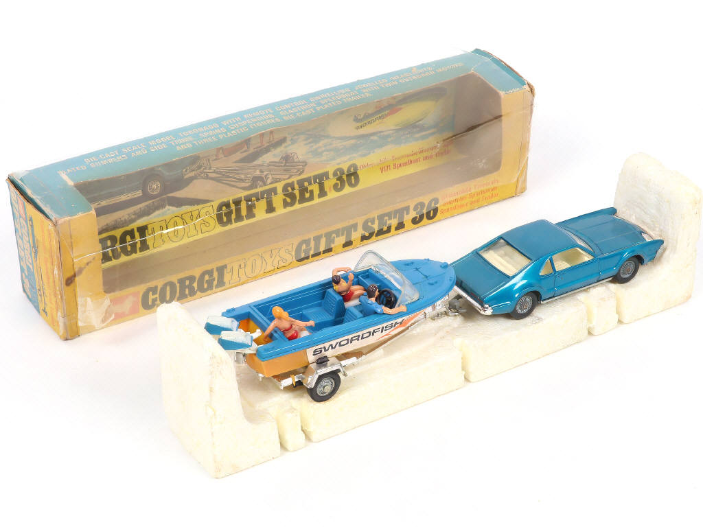 Lot 142 - CORGI TOYS (GB) (1)