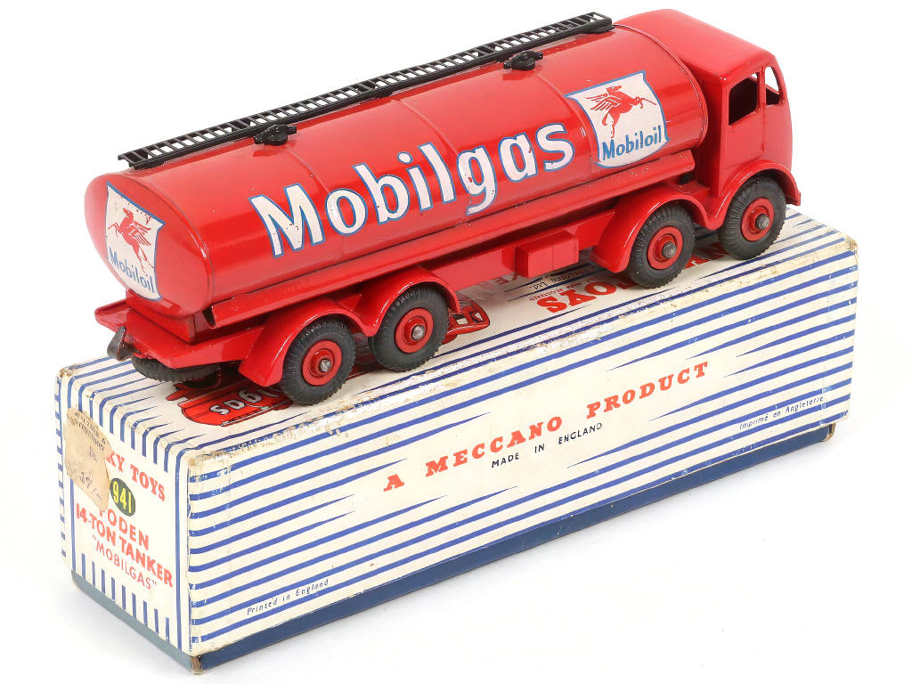 Lot 249 - DINKY TOYS (GB) (1)