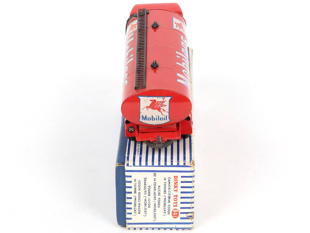 Lot 249 - DINKY TOYS (GB) (1)