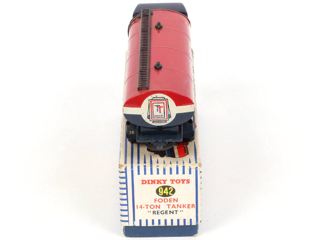 Lot 250 - DINKY TOYS (GB) (1)