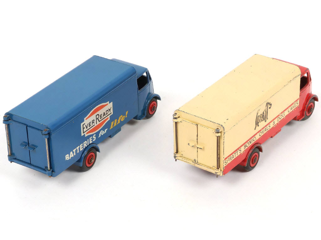 Lot 251 - DINKY TOYS (GB) (2)