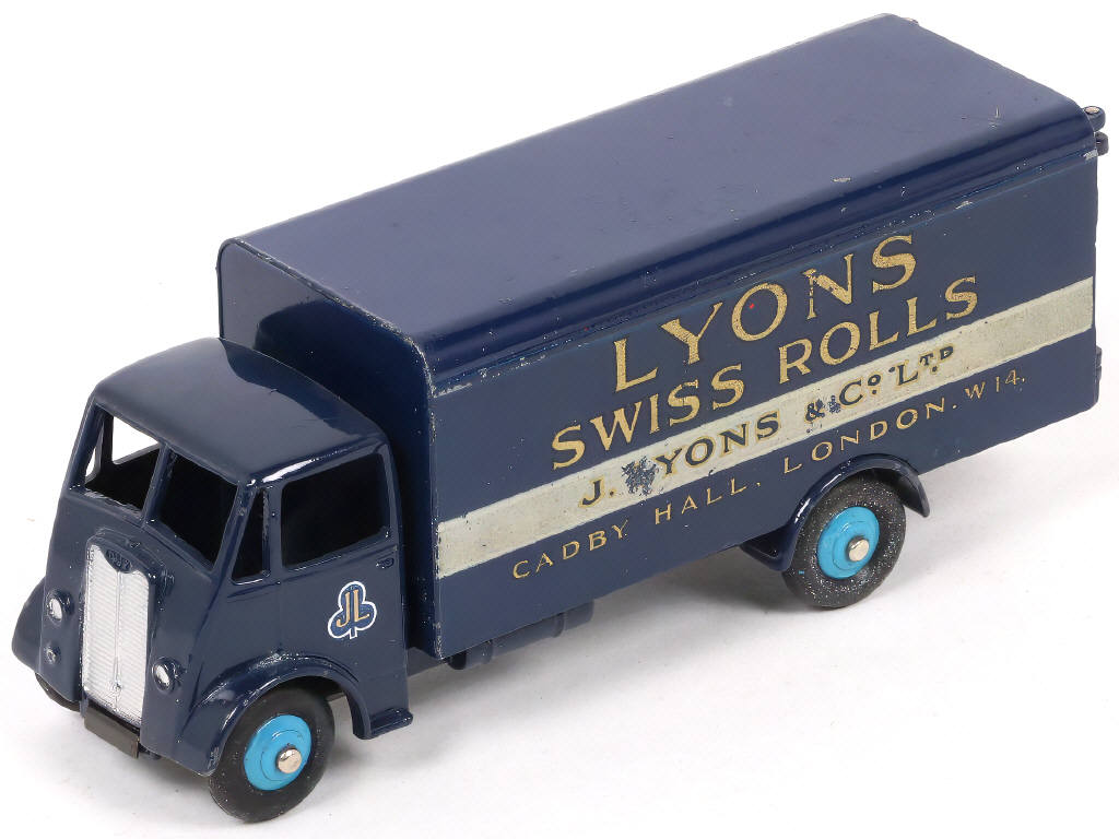 Lot 230 - DINKY TOYS (GB) (1)