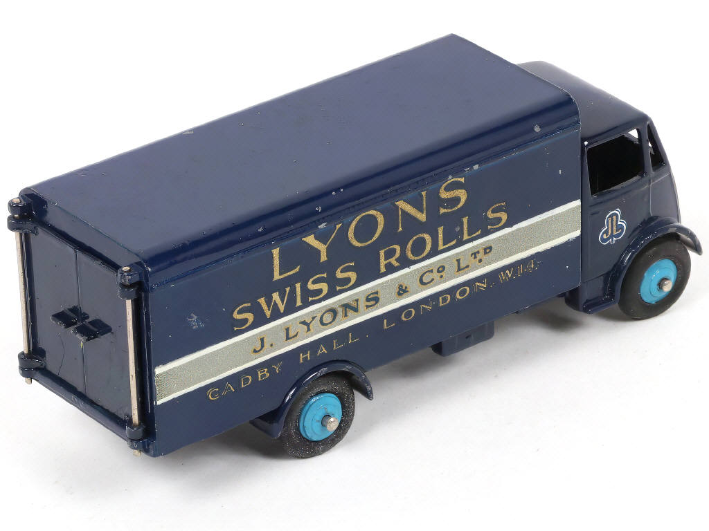 Lot 230 - DINKY TOYS (GB) (1)