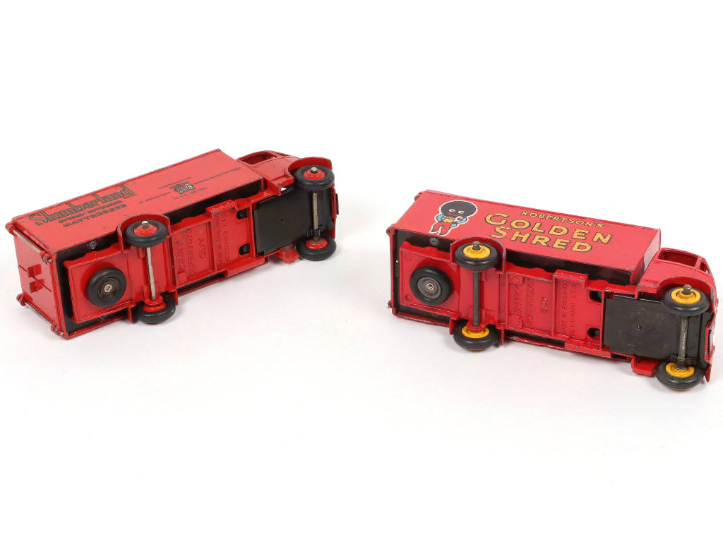 Lot 252 - DINKY TOYS (GB) (2)