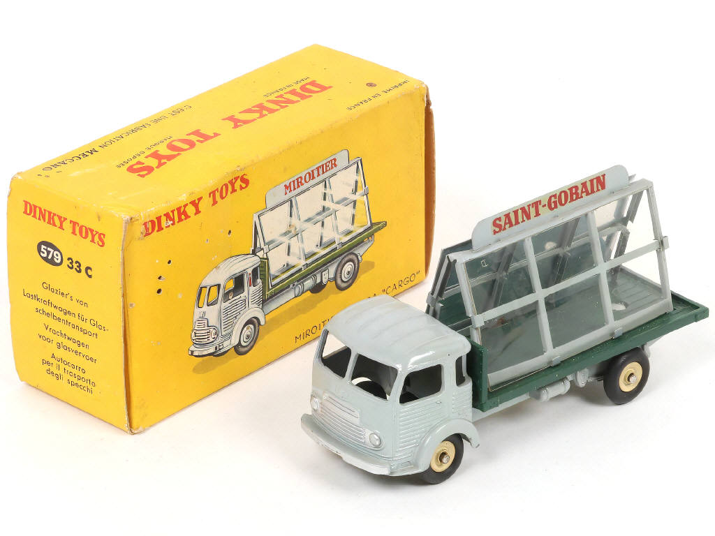 Lot 335 - DINKY TOYS (FRANCE) (1)