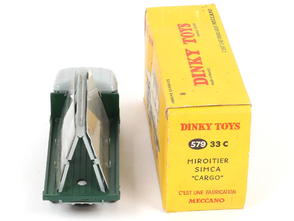 Lot 335 - DINKY TOYS (FRANCE) (1)