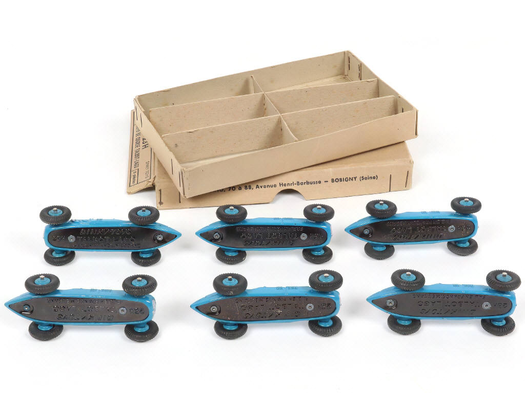 Lot 271 - DINKY TOYS (FRANCE) (1)