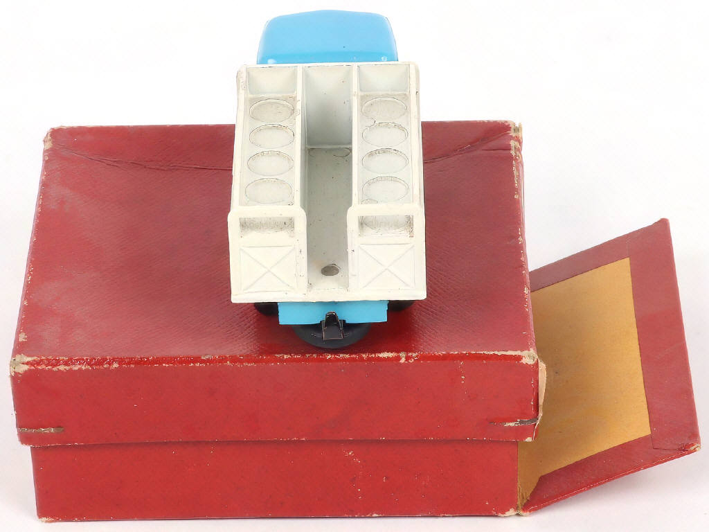 Lot 324 - DINKY TOYS (FRANCE) (1)