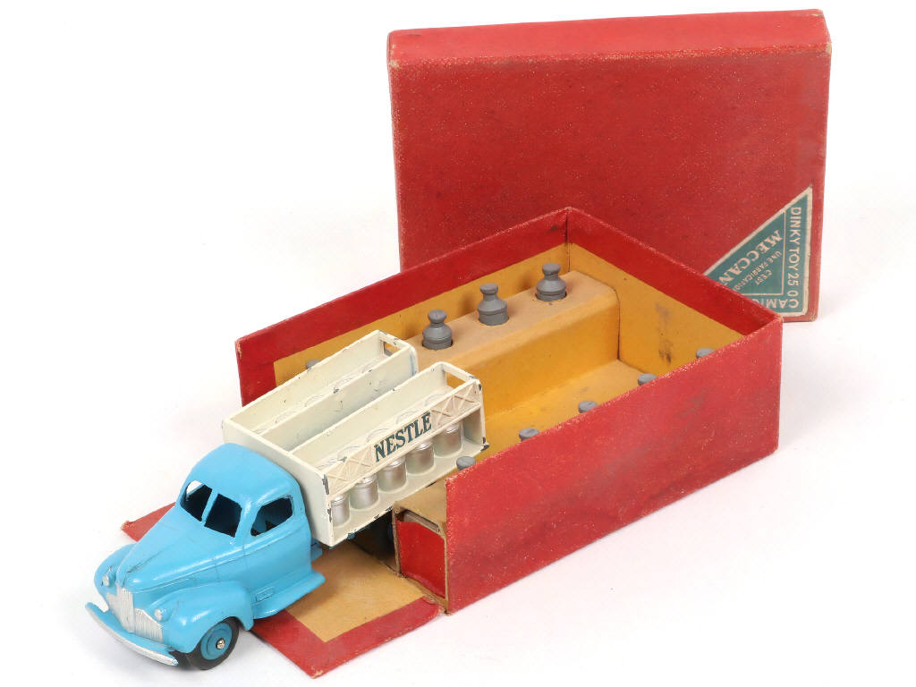 Lot 322 - DINKY TOYS (FRANCE) (1)