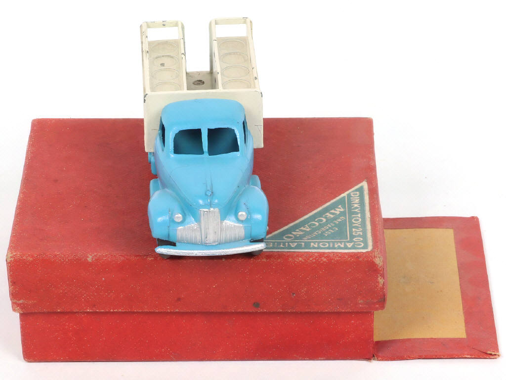 Lot 322 - DINKY TOYS (FRANCE) (1)