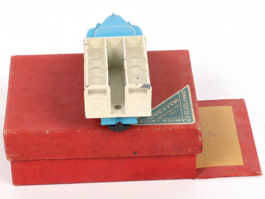 Lot 322 - DINKY TOYS (FRANCE) (1)