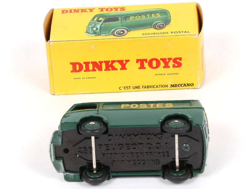 Lot 319 - DINKY TOYS (FRANCE) (1)
