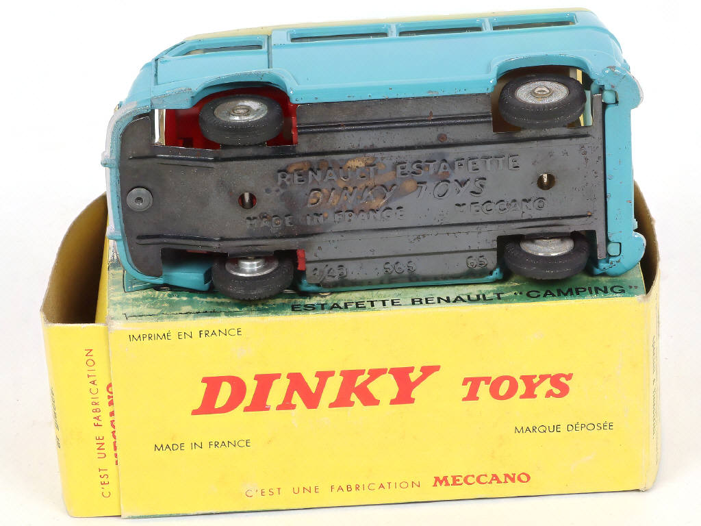 Lot 327 - DINKY TOYS (FRANCE) (1)