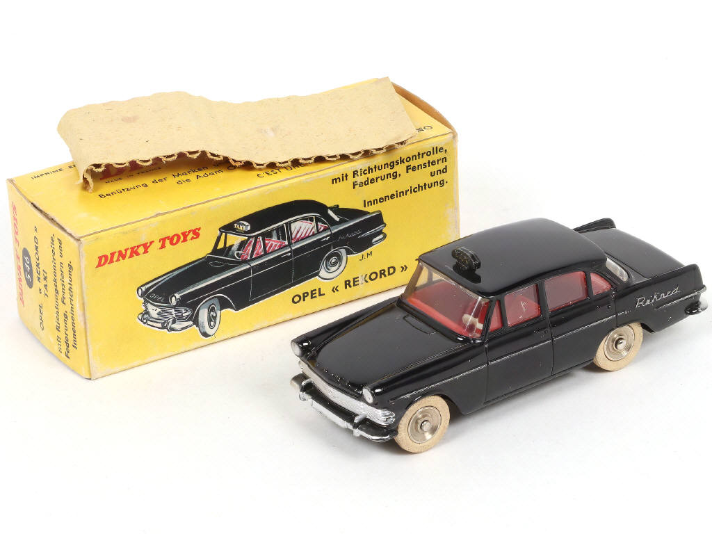 Lot 304 - DINKY TOYS (FRANCE) (1)