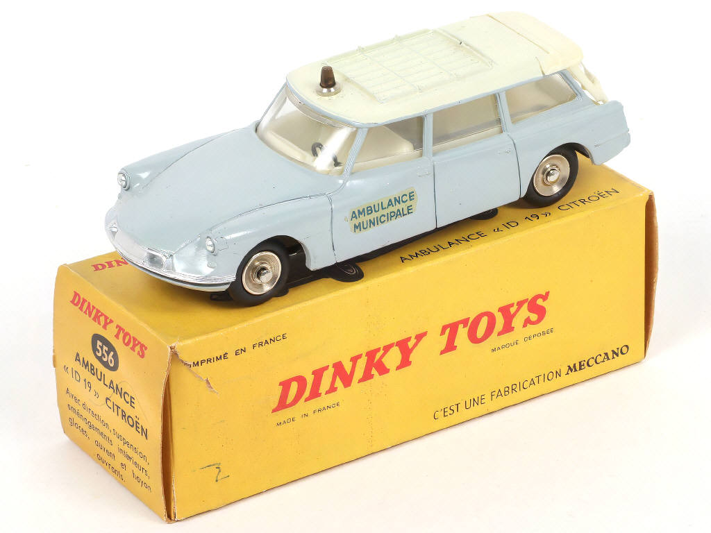 Lot 302 - DINKY TOYS (FRANCE) (1)