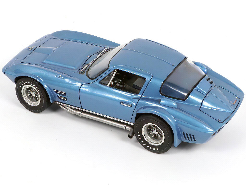 Lot 34 - EXOTO (USA) (1)