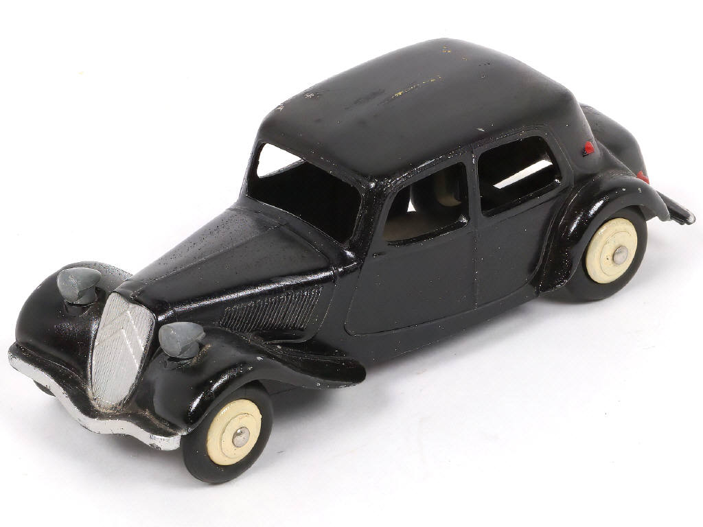 Lot 261 - DINKY TOYS (FRANCE) (1)