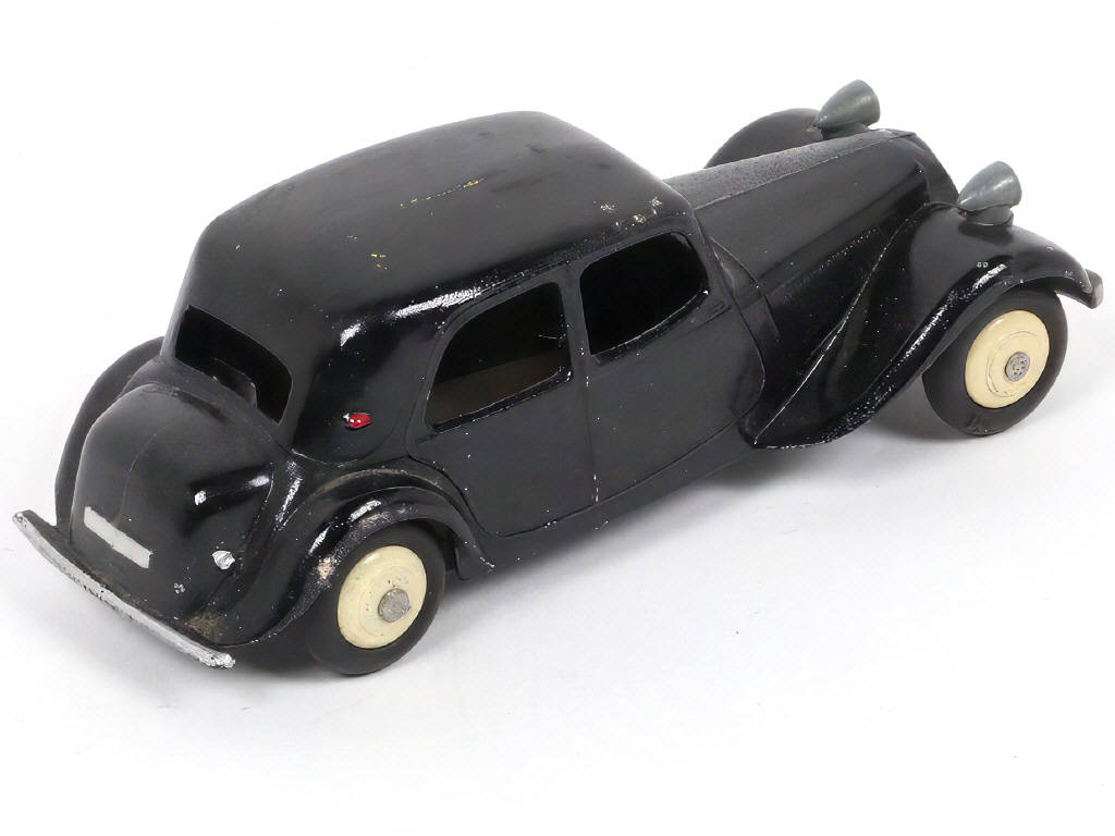 Lot 261 - DINKY TOYS (FRANCE) (1)
