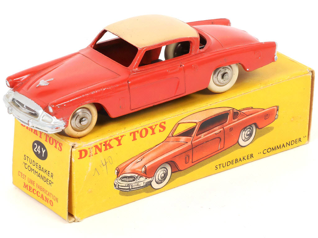 Lot 267 - DINKY TOYS (FRANCE) (1)