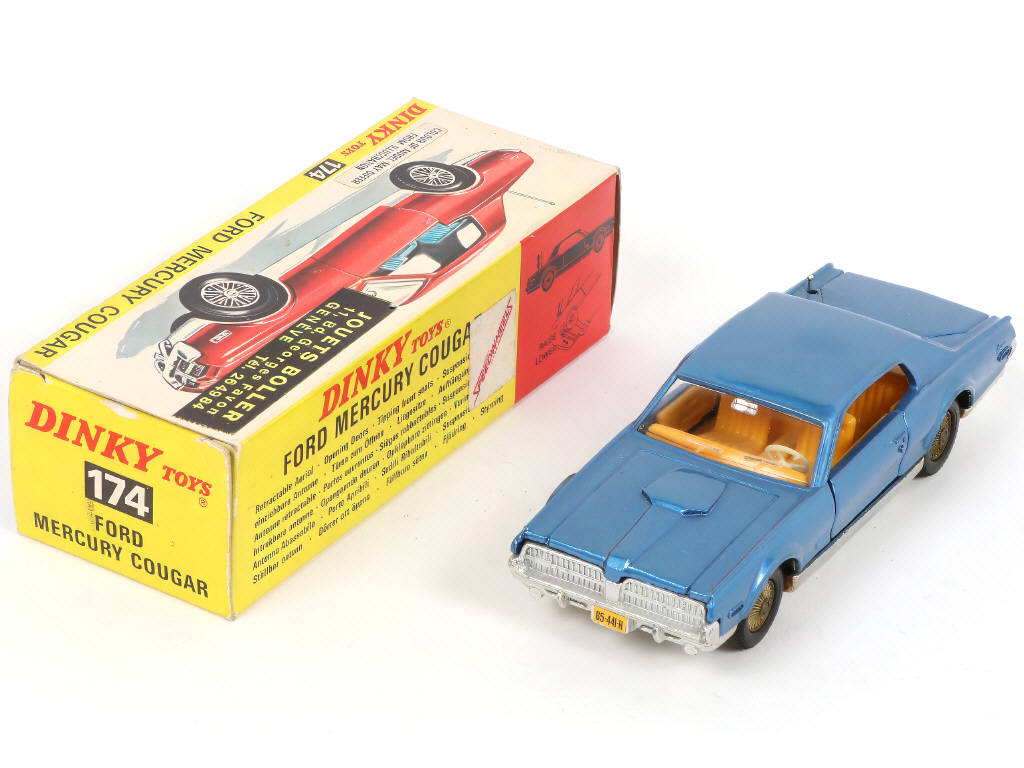 Lot 242 - DINKY TOYS (GB) (1)