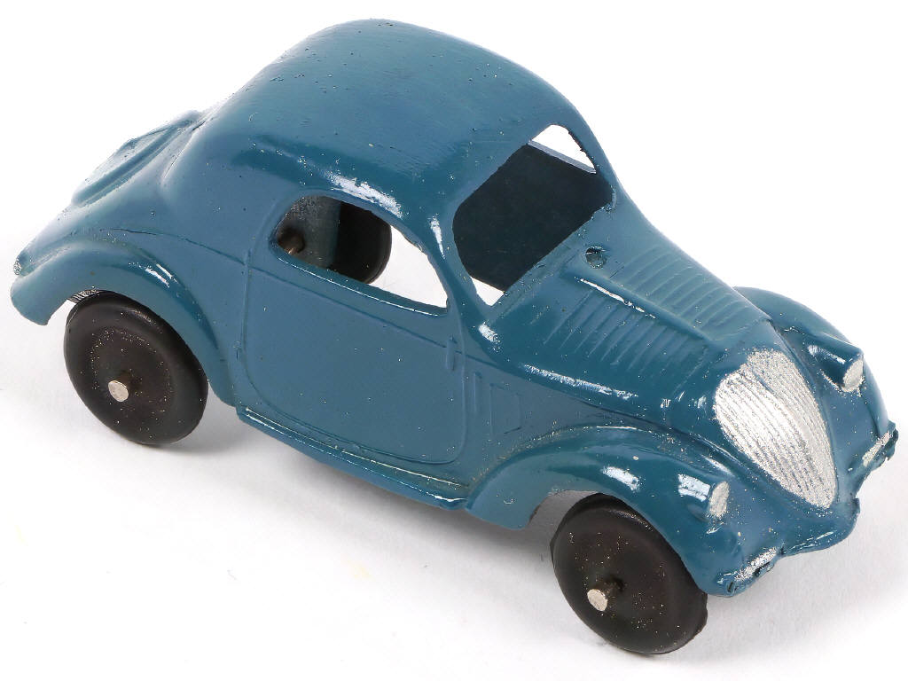 Lot 260 - DINKY TOYS (FRANCE) (1)
