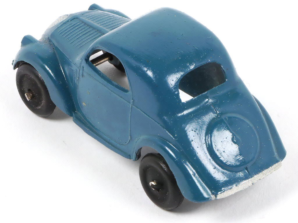Lot 260 - DINKY TOYS (FRANCE) (1)