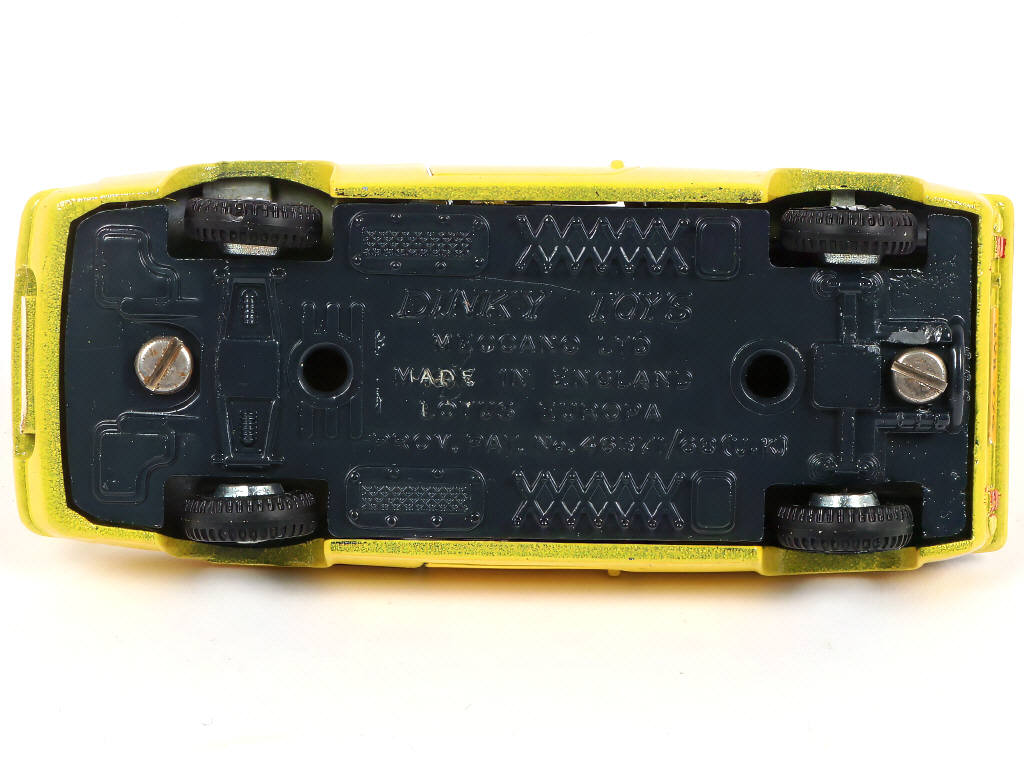 Lot 243 - DINKY TOYS (GB) (1)