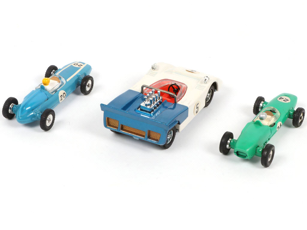 Lot 254 - DINKY TOYS (GB) (3)