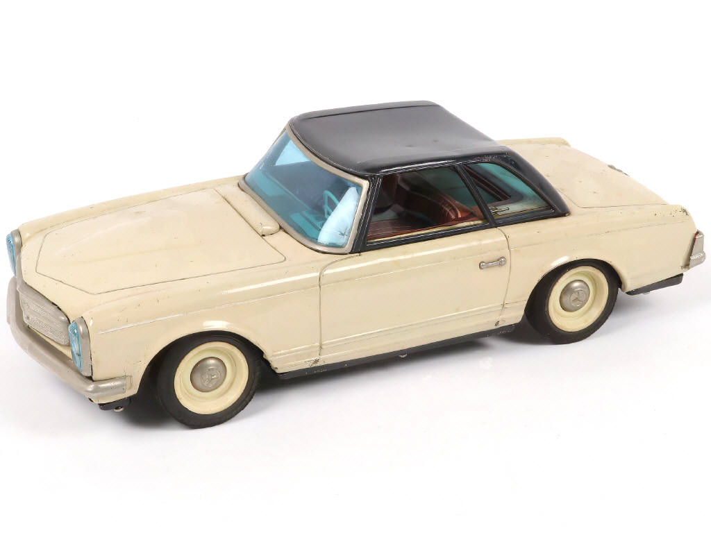 Lot 38 - DIVERS (JAPON) (1)