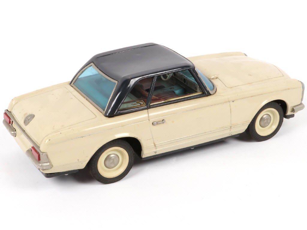 Lot 38 - DIVERS (JAPON) (1)