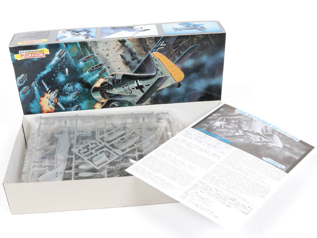 Lot 20 - DRAGON (CHINE) (3)