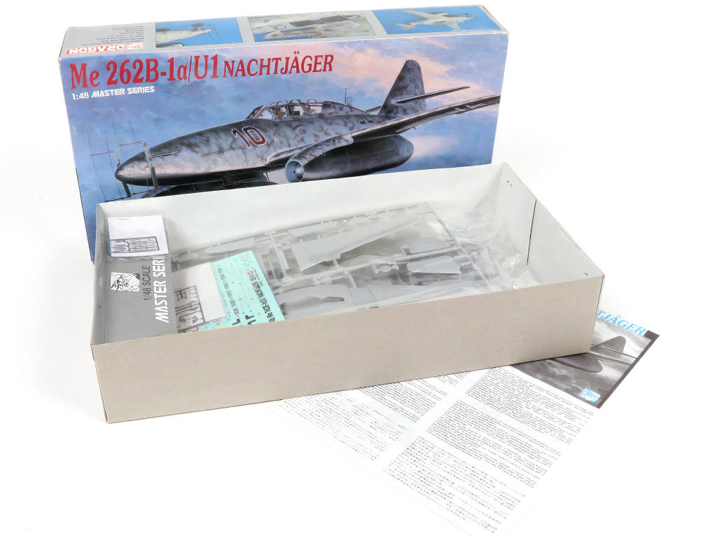 Lot 21 - DRAGON (CHINE) (3)