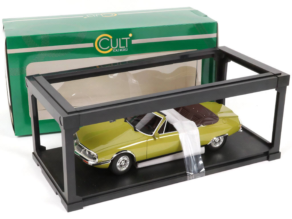 Lot 40 - CULT MODELS (NL) (1)