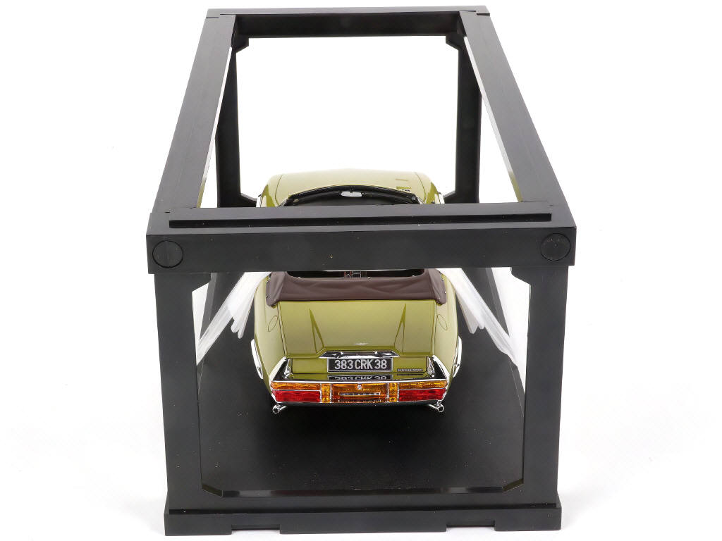 Lot 40 - CULT MODELS (NL) (1)