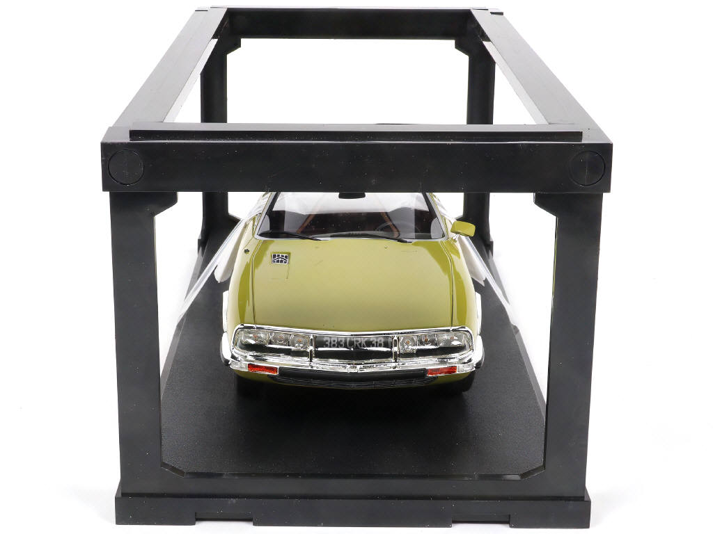 Lot 40 - CULT MODELS (NL) (1)