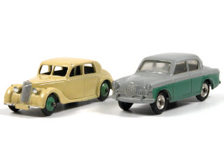 Lot 243 - DINKY TOYS (GB) (2)