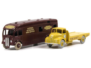 Lot 254 - DINKY TOYS (GB) (2)